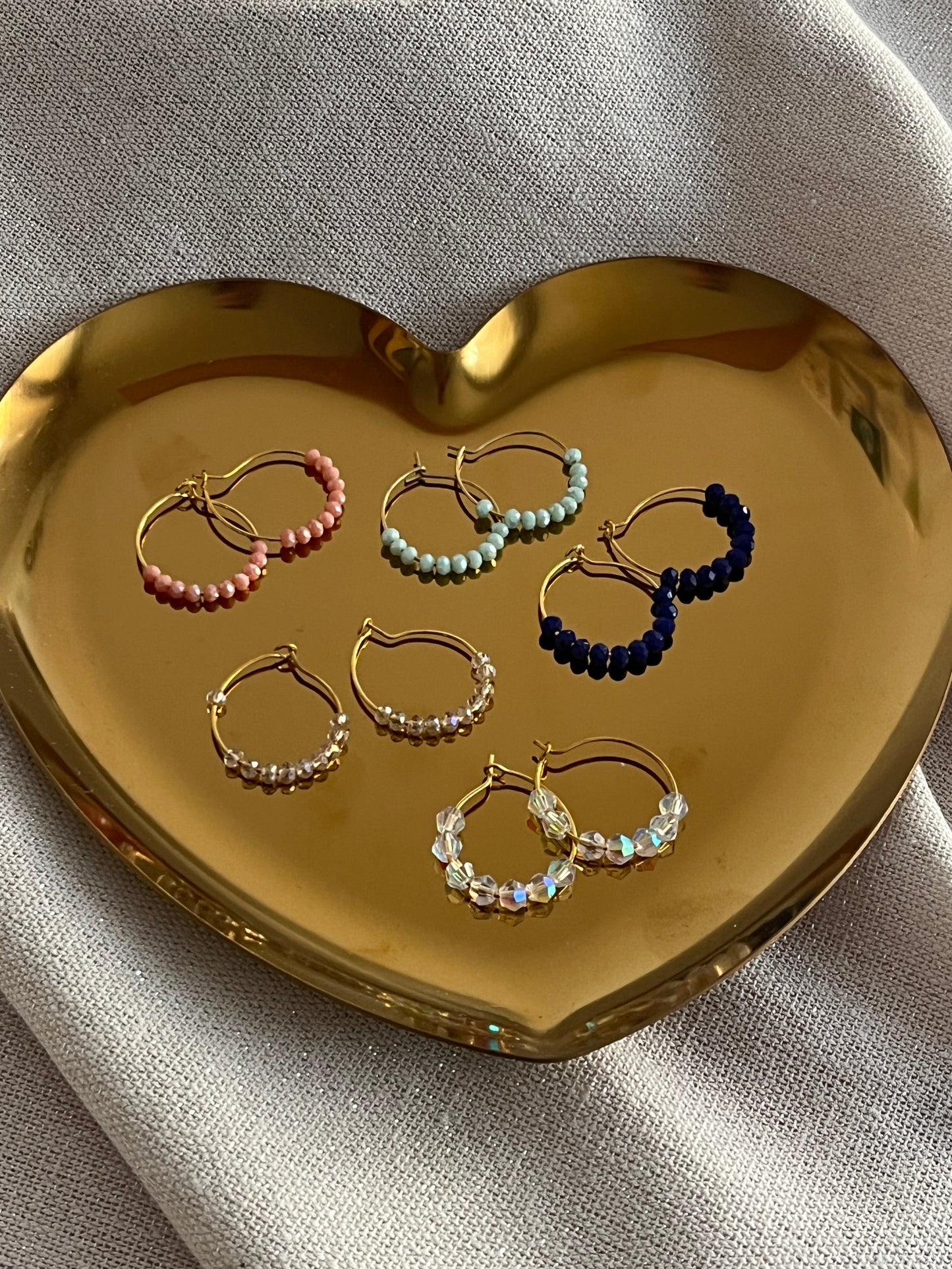 Roses | Boucles d'oreilles créoles en perles (25mm))