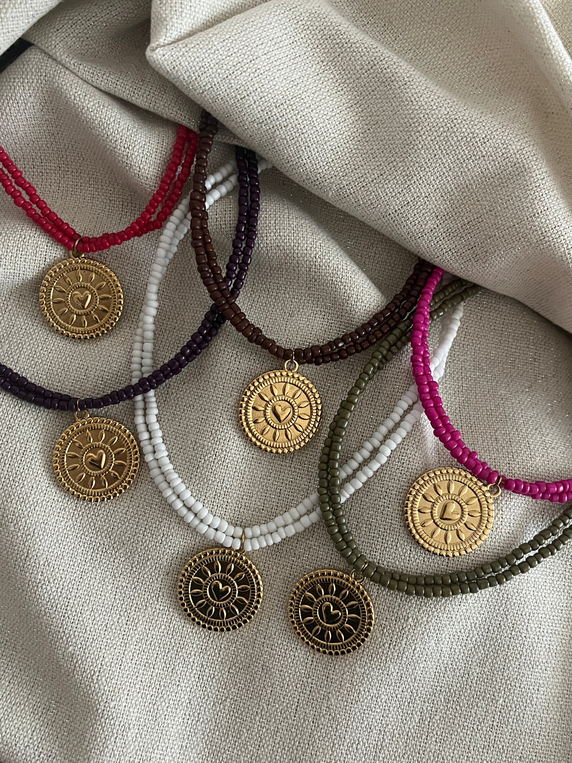 collier multirangs perles coeur