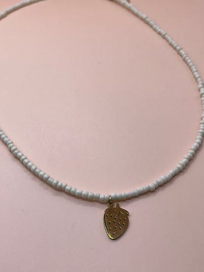 collier perles blanc fraise