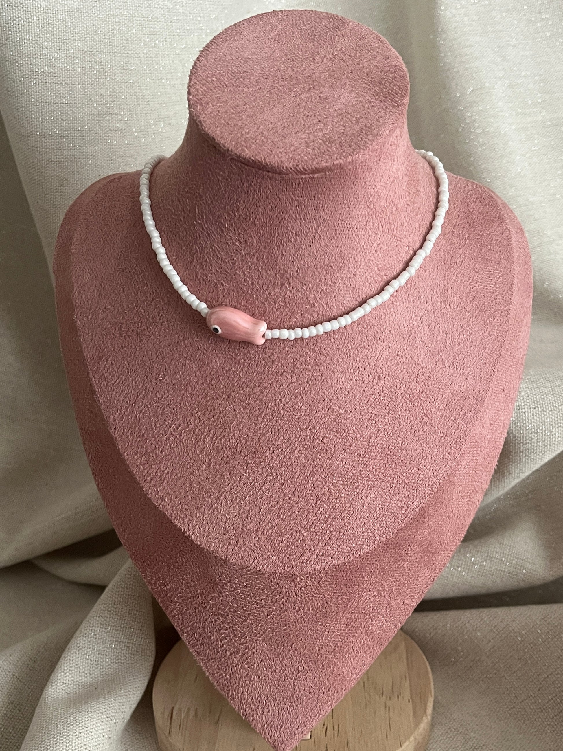collier perles ceramique poisson rose