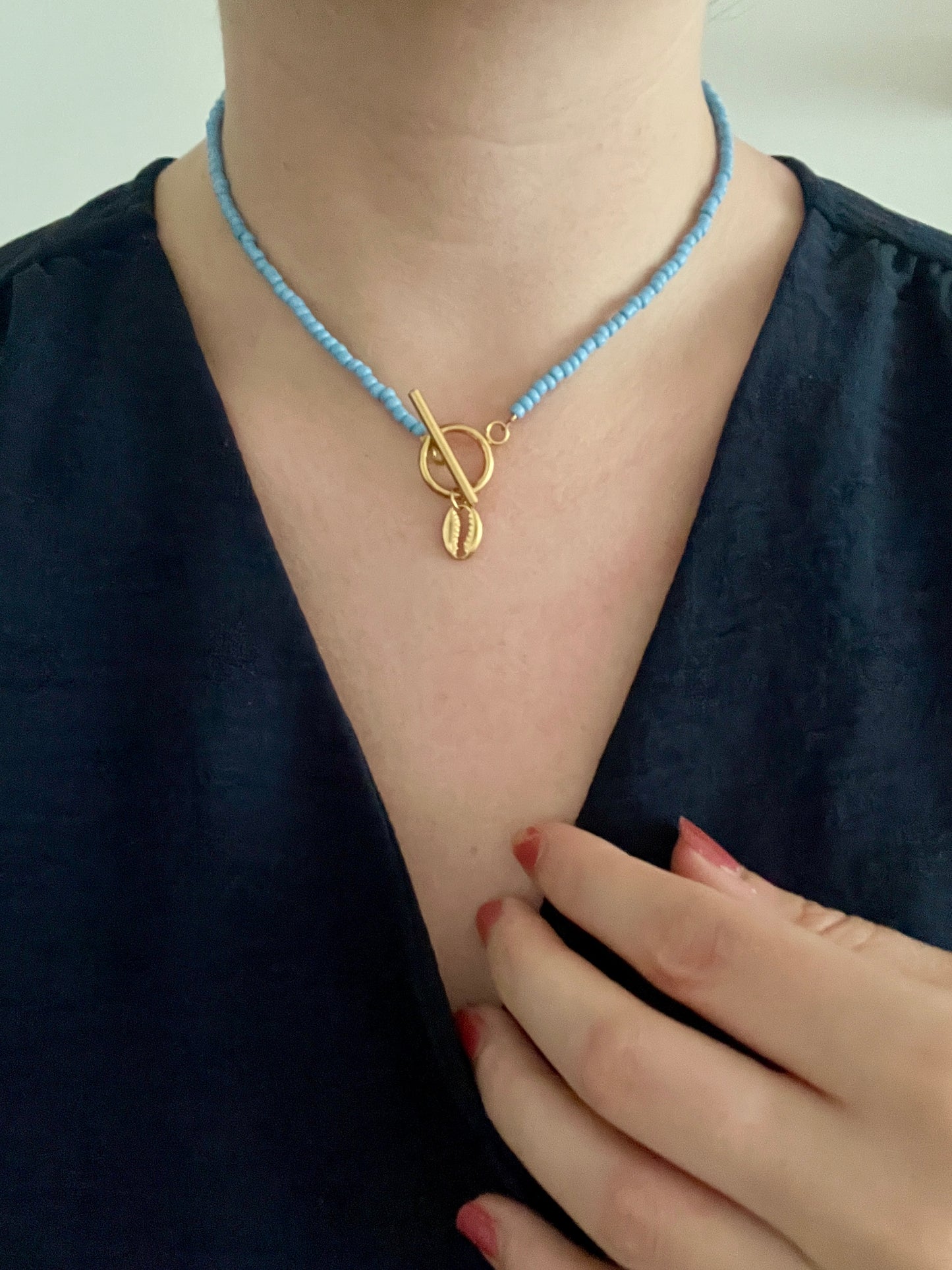 collier perles coquillage bleu