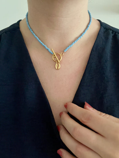collier perles coquillage bleu