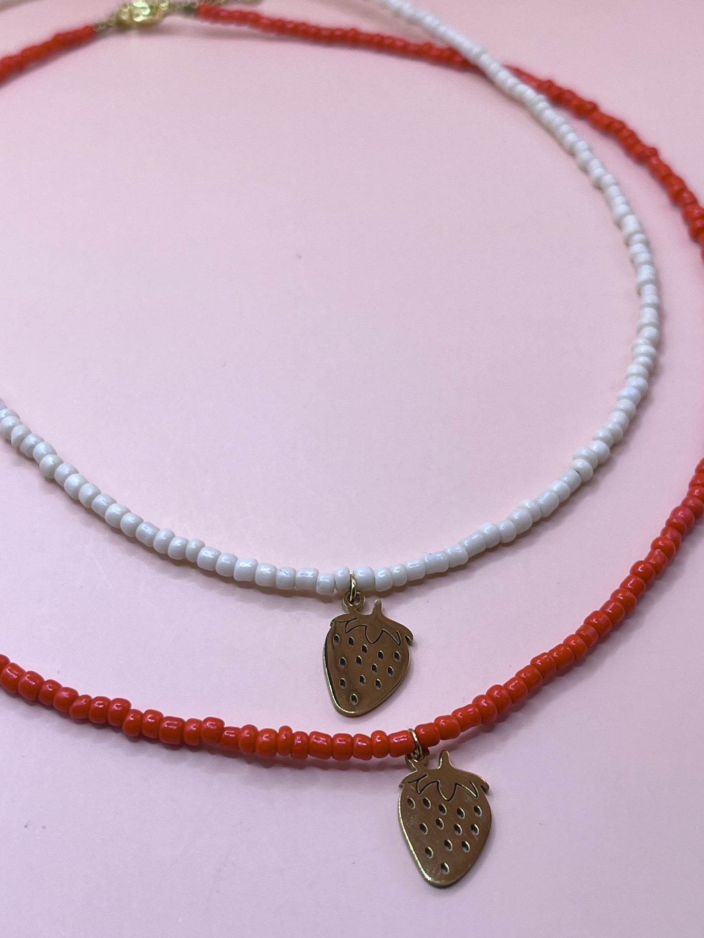 collier perles fraise