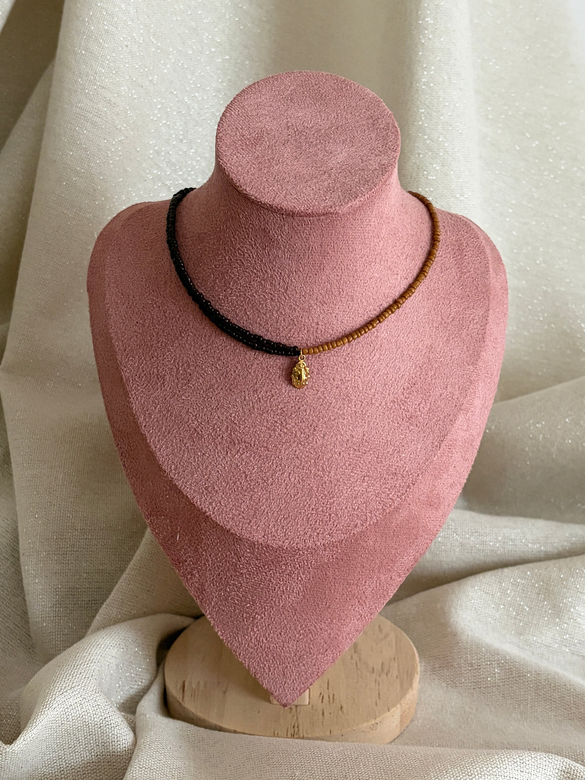 collier perles marron coccinelle 