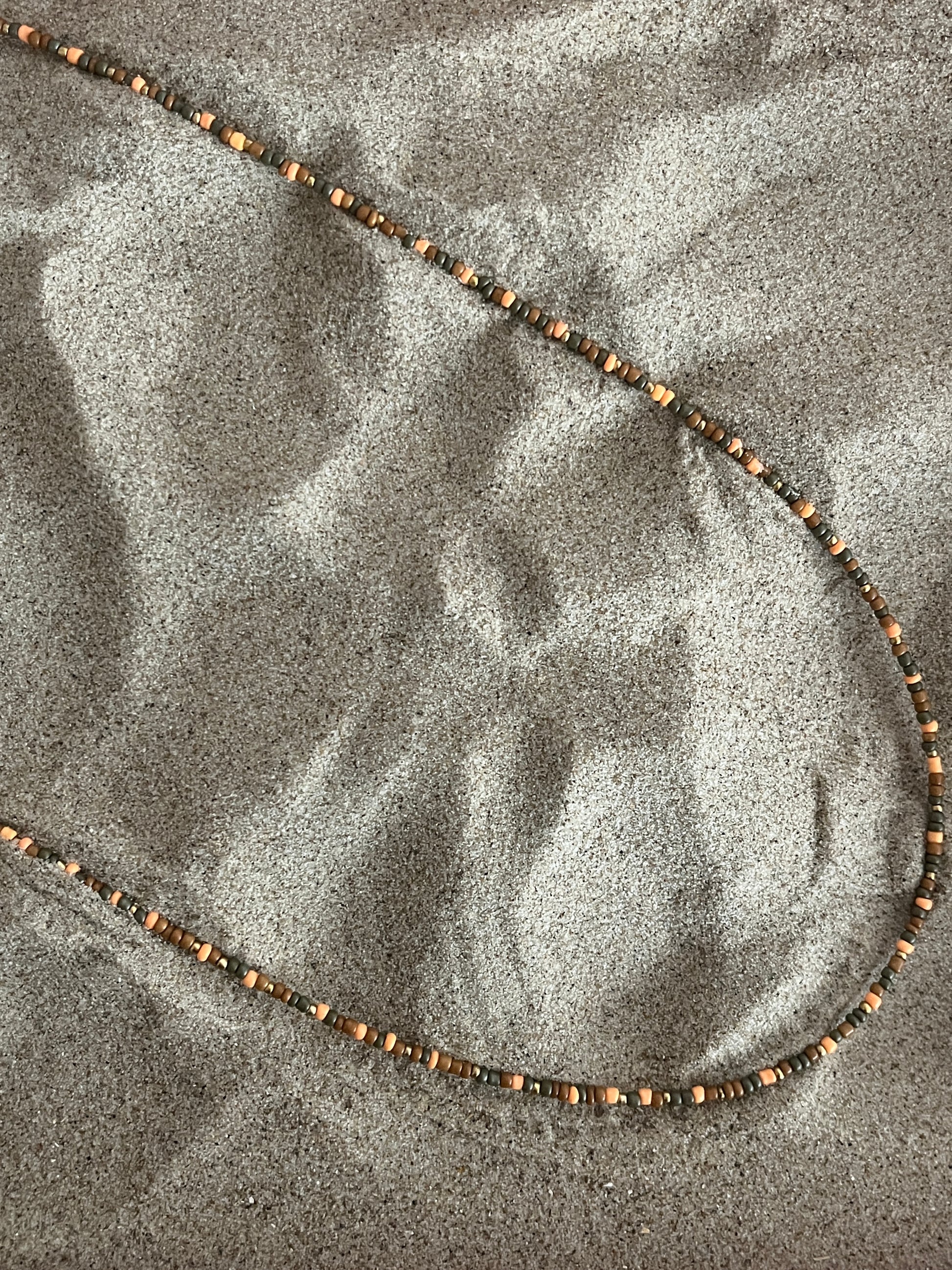 collier sautoir kaki