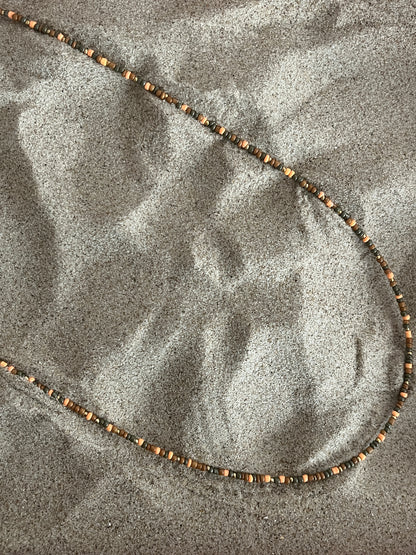 collier sautoir kaki