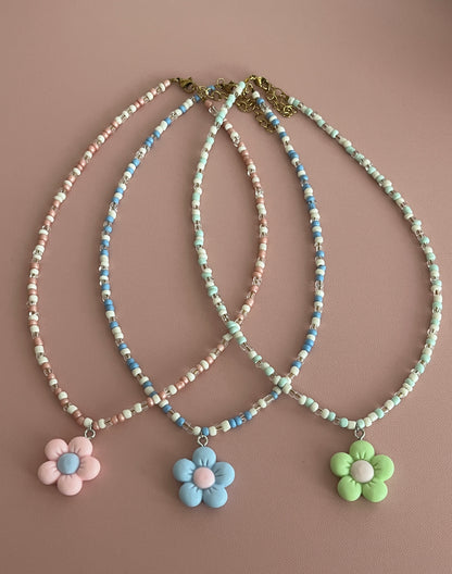 collier en perles fleurs