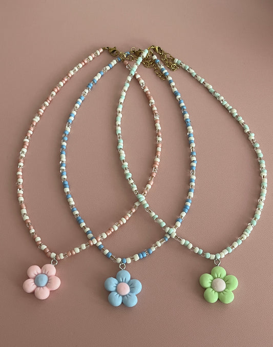 collier en perles fleurs