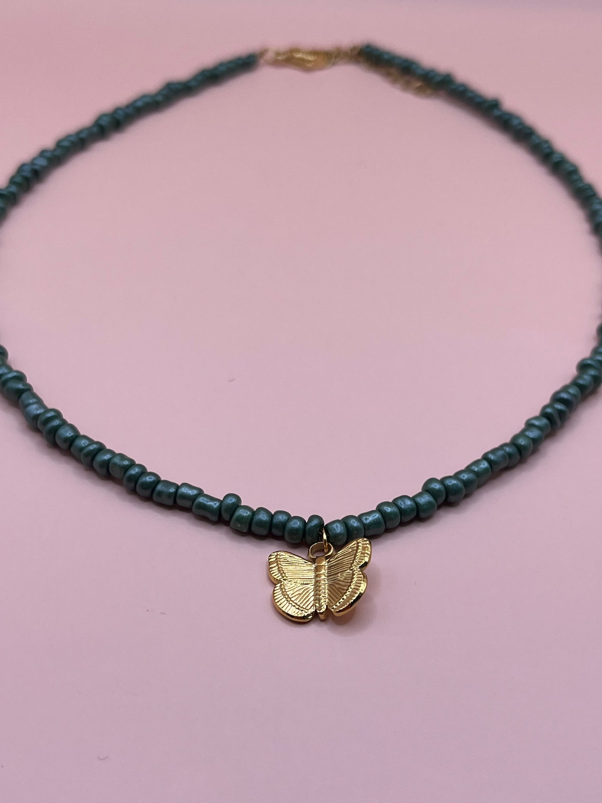 collier en perles papillon vert