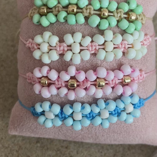 bracelets perles fleurs reglables